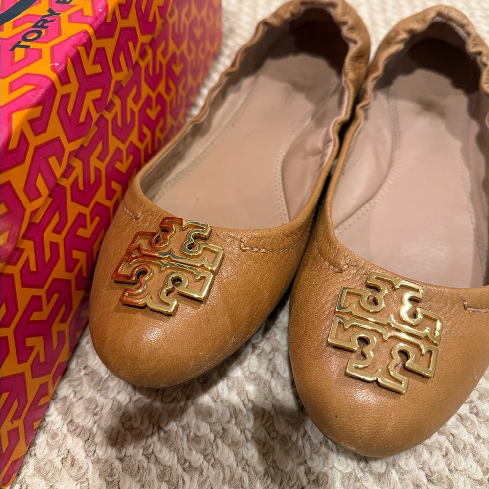Tory Burch Flats with logo